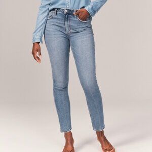 Abercrombie & Fitch Curve Love High Rise Skinny Jean (Light Wash), Size 30